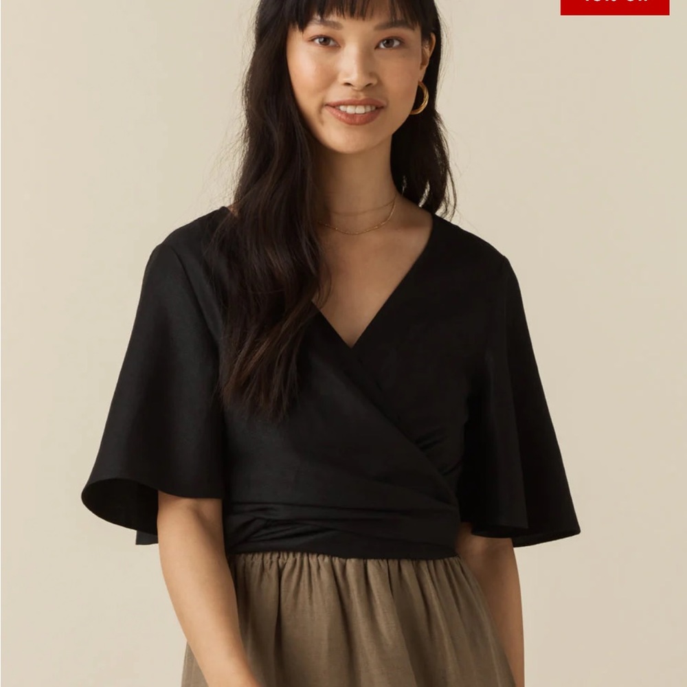 VETTA Flutter Sleeve Wrap Top